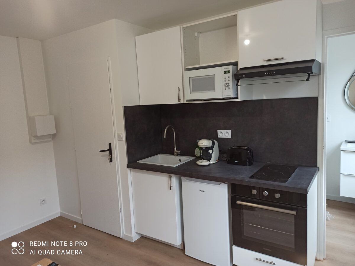 Studio aménagé avec kitchenette équipée
