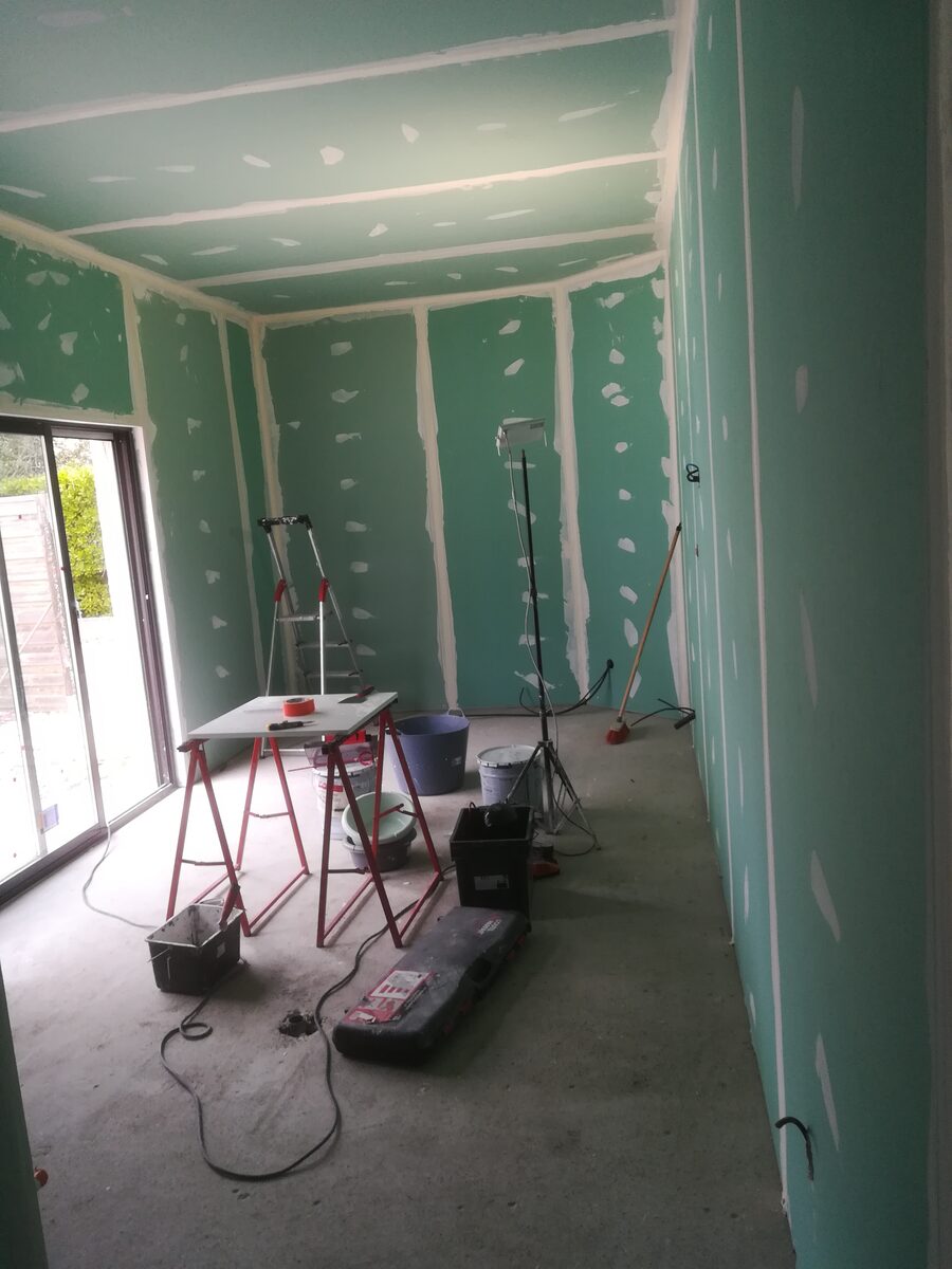 Pièce en placo avant l'aménagement de l'espace spa